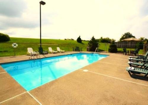 Abingdon Hotel | Spark by Hilton Abingdon I-81 near Fairgrounds
