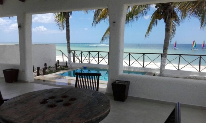 San Benito Haus | Funkelnde Beachfront Pool Satelite TV und WIFI