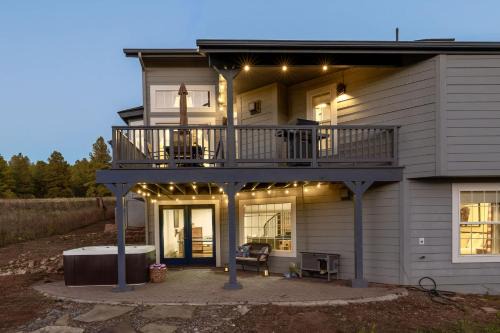 Mountainaire Haus | Sparrow Nest Hideaway 5BR Home with Hot Tub