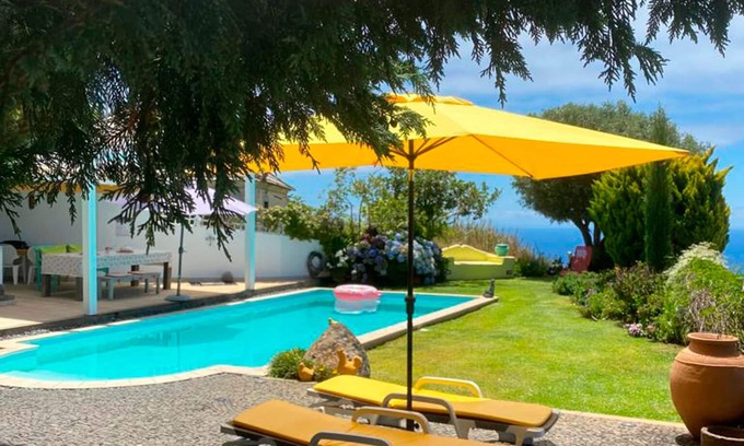 Prazeres Villa | Typische Villa auf Madeira mit Pool und Meerblick