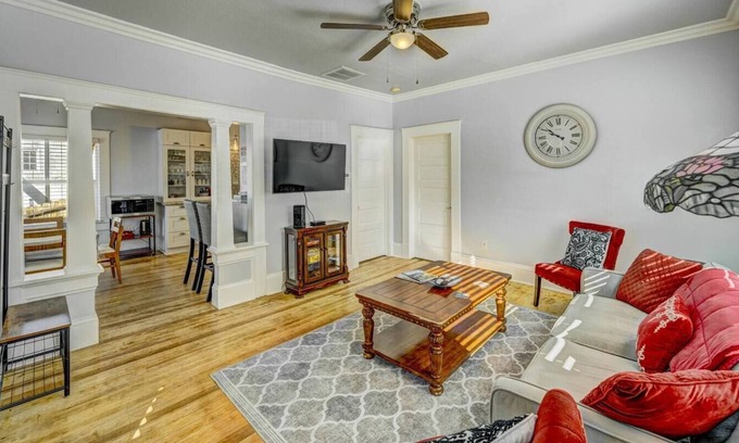 Midtown Haus | Specials! Midtown Bungalow ~Downtown~UNR~River