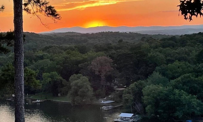Jones Mills Eigentumswohnung | Spectacular mountain & Lake Catherine view w/sunsets. All rooms updated in 2023!