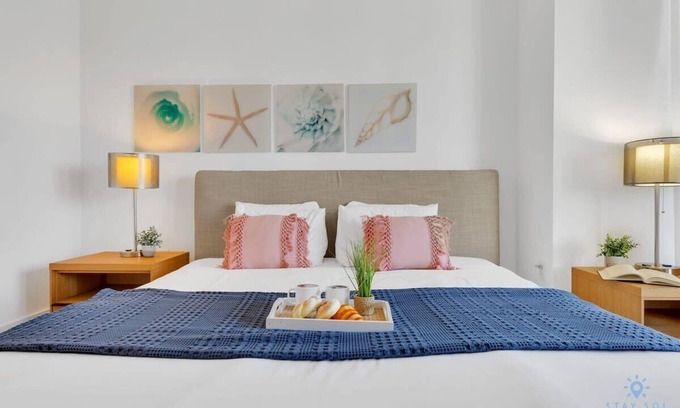 Hallandale Beach Wohnung | Spectacular Apt w/Private Balcony + Pool