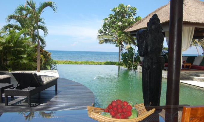 Banjartegehe Villa | Spektakuläre Beach Front Villa - Nord Bali