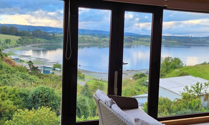Chonchi Kabine | Spectacular house overlooking the sea, come and relax, it is cozy and bright.