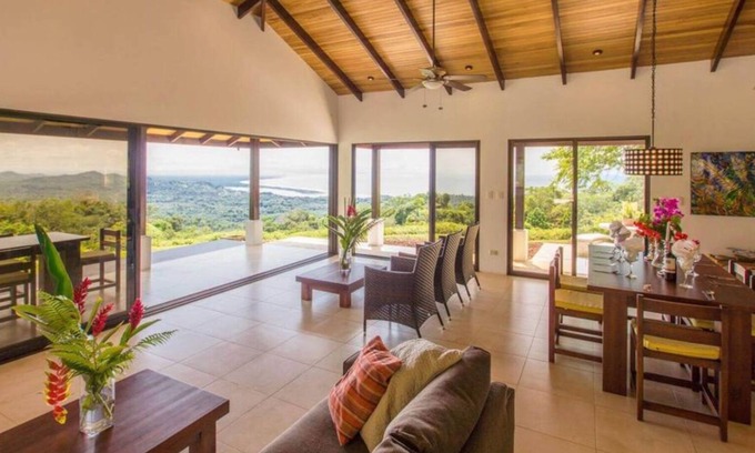 Ojochal Haus | Spectacular Ocean and Mountain Views in the hills above Ojochal