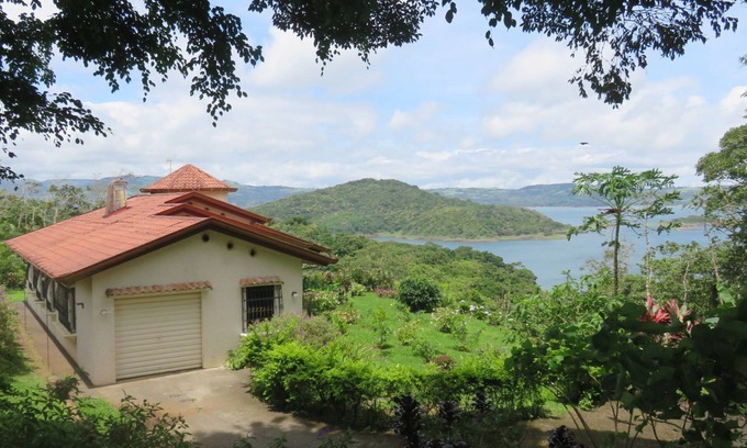 Arenal Haus | Spektakuläre Aussicht, bequem zu den Sehenswürdigkeiten von Monteverde und dem Vulkan Arenal