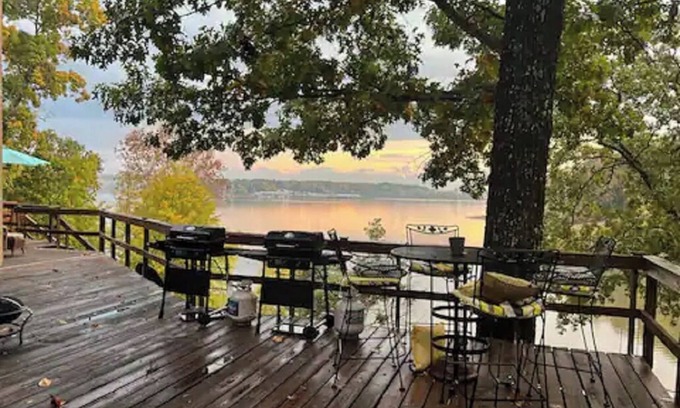 Camden Eigentumswohnung | Spectacular view of the bay with a private dock on KY Lake TN River condo