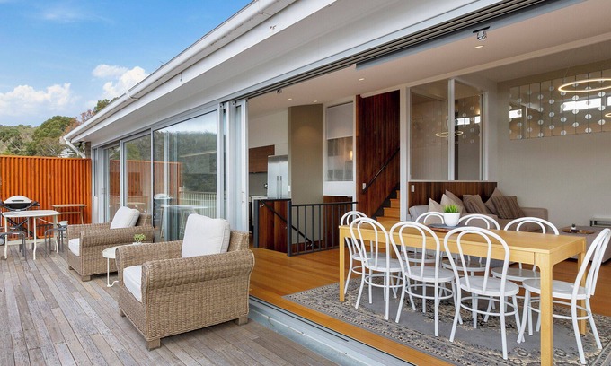 Mount Nelson Haus | Spectacular Views - 2 Bedrooms - Free Parking - Mount Nelson