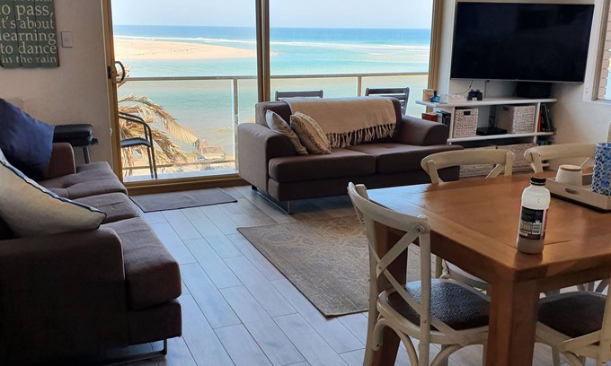 The Entrance Wohnung | Spectacular Waterfront apartment. Best location in The Entrance.