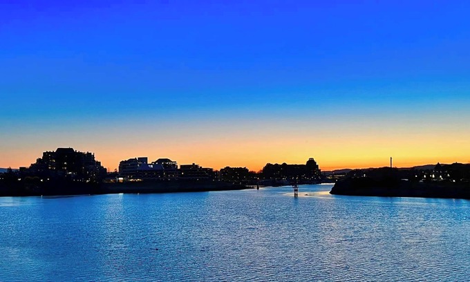 Downtown Victoria Eigentumswohnung | Spectacular Waterfront Executive Suite!