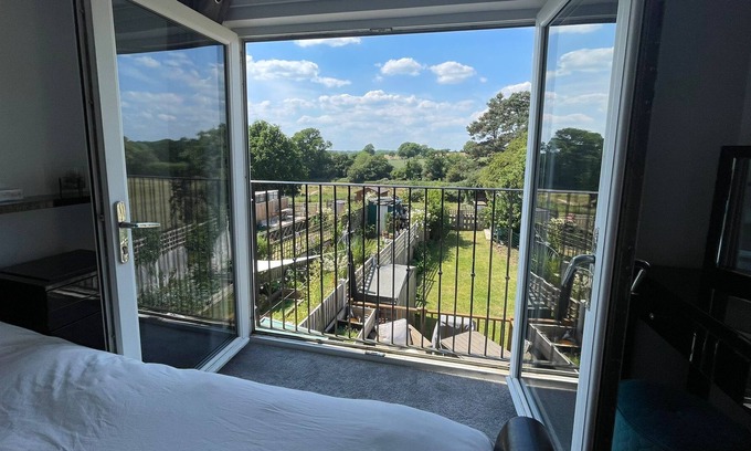 Braintree Haus | Spencer Square- A lovely 2 bedroom property in Bocking with cats