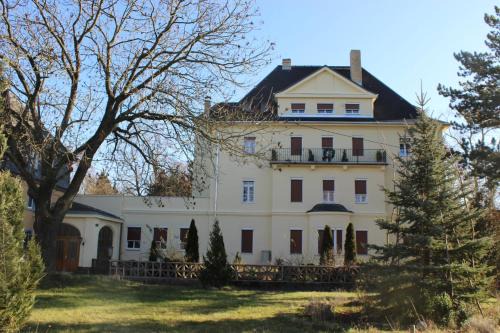 Oschatz Haus | Spending a splendid, all natural time at a Mansion