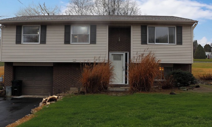 Connellsville Haus | Splitting The Distance Connellsville