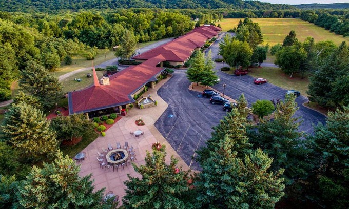 Arena Hotel | Spring Valley Inn