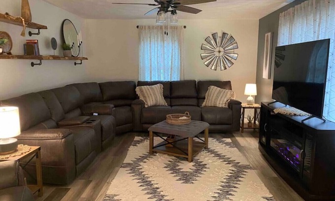 Normalville Wohnung | Springfield House · Holiday Gatherings SevenSprings Ohiopyle Game Room Hot Tub