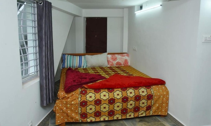 Valparai Haus | Sri Murugan Homestay