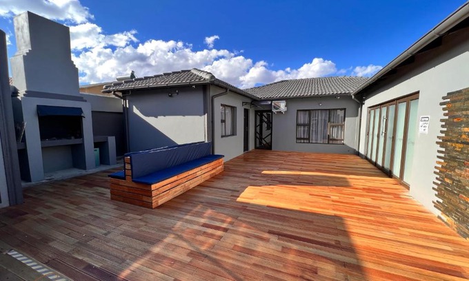 Phuthaditjhaba Haus | St Tropez Guest House