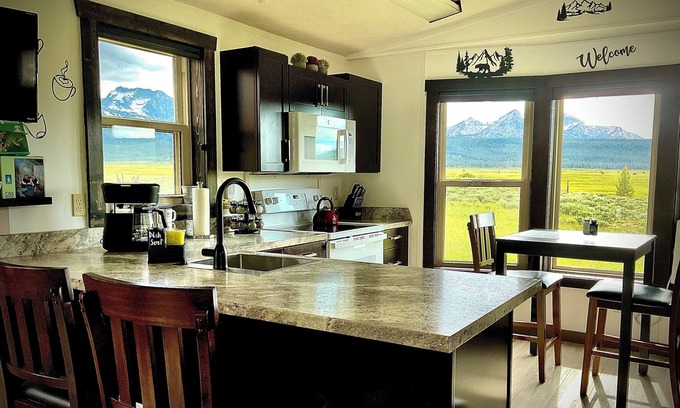 Stanley Haus | Stanley/Sawtooth Scenic Sweet Retreat