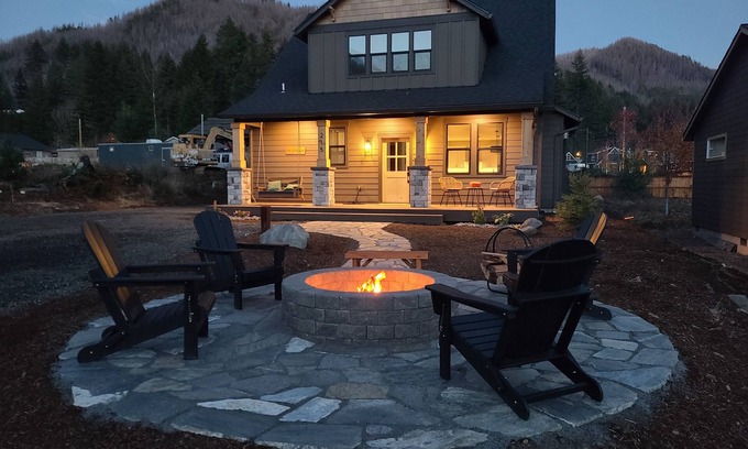 Detroit Haus | Stargazer Lakehouse - New beautiful home at Detroit Lake