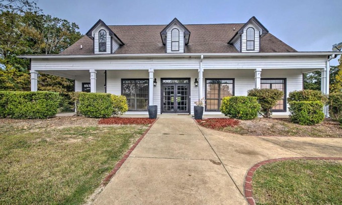 Starkville Haus | Starkvegas Clubhouse about 2 Mi to MSU Campus!