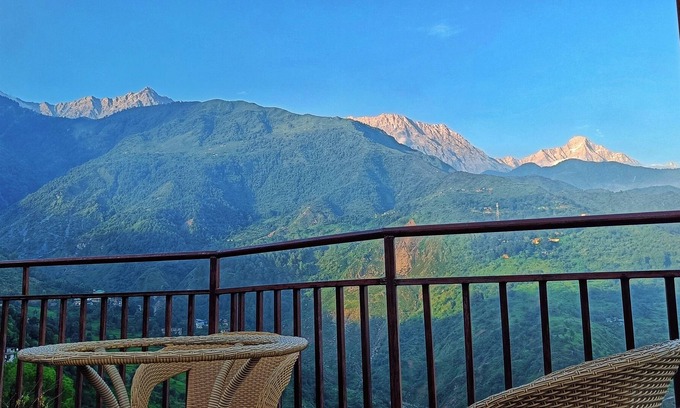 Dharamshala Kabine | Starlit Dome by Heaven's View B&B Mcleod Ganj 1st and only geodesic wooden dome.