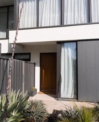 Kingston Park Wohnung | Stay by the sea in a luxe retreat