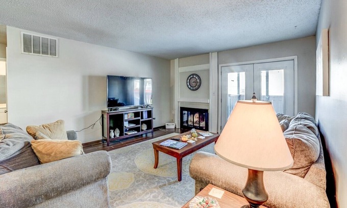 South Tulsa Eigentumswohnung | Übernachten Sie in einem klassisch eingerichteten Apartment nahe ORU, Übungswegen und Restaurants!