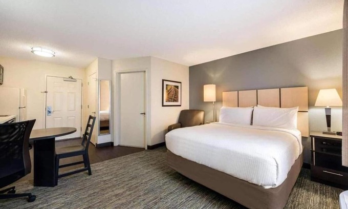Newport News Wohnung | Stay in a Suite and Enjoy Exploring the Coastal Virginia attractions!