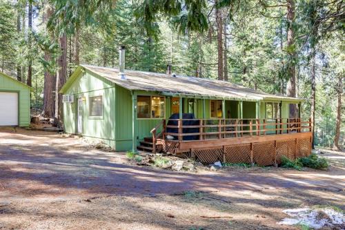 Glencoe Haus | Stay Near Big Trees, Bring Your Pets Arnold Cabin