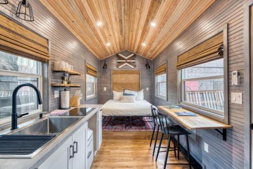 Hosford-Abernethy Haus | Stay Portland - Tiny Aztec - Walk to Local Shops & Restaurants
