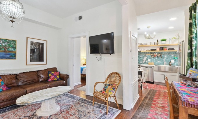 Touro Haus | Bleiben Sie nur wenige Schritte von der Saint Charles Avenue im Chez Delachaise No. 1 entfernt!