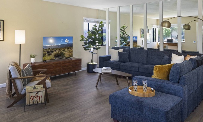 Sunrise Vista Chino Eigentumswohnung | Stay Wexler, Stay Cool