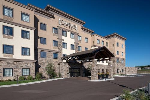Altoona Hotel | Staybridge Suites Eau Claire - Altoona by IHG