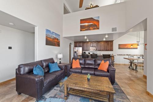 Moab South Valley Haus | Steel Bender Villa