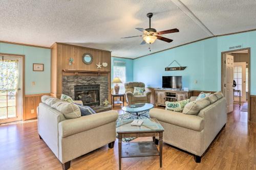 Steinhatchee Haus | Steinhatchee Home with Boat Parking 1 Mi to Marina