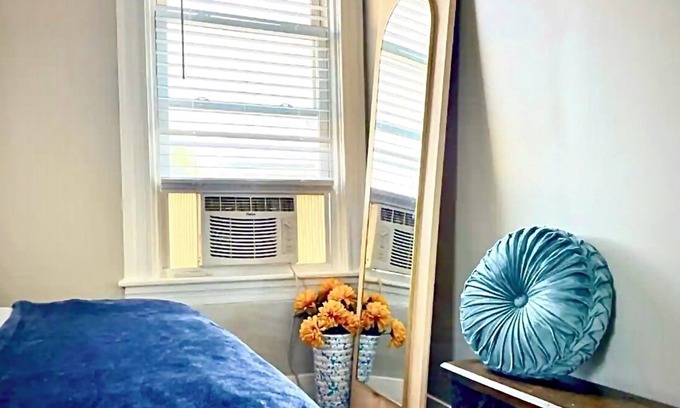 Pawtucket Wohnung | Step into a serene stay where electric charm meets cozy coastal tranquility.