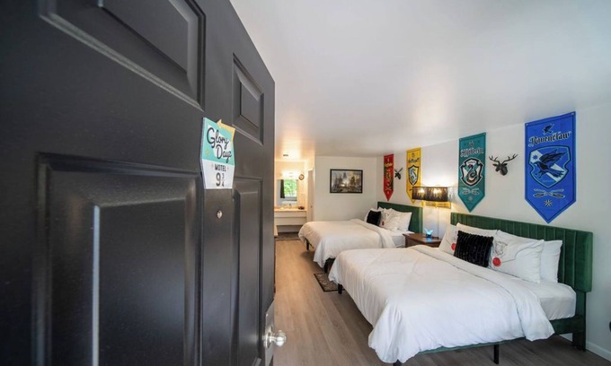 Eureka Springs Historic District Resort | Step into the Magic Room!