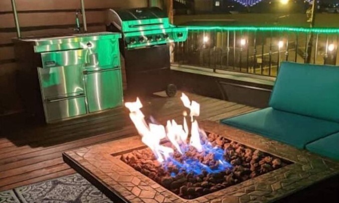 Downtown Memphis Haus | Steps 2 Nightlife Rooftop Deck View Private Garage