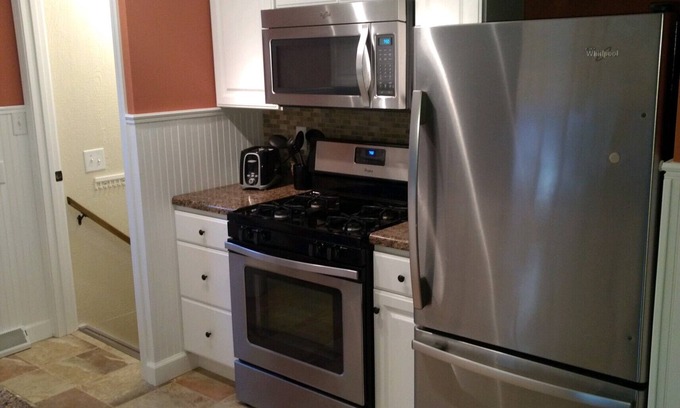 Tomahawk Haus | Nur wenige Schritte vom Strand, dem Schneemobilweg und dem Bootsanleger entfernt. zu fuß in die innenstadt.