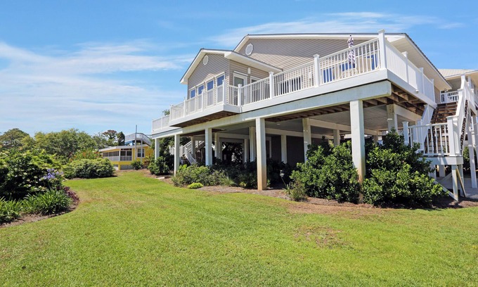 Indian Pass Haus | Nur wenige Schritte vom Strand entfernt, großartige Deckfläche, offener Grundriss, haustierfreundlich