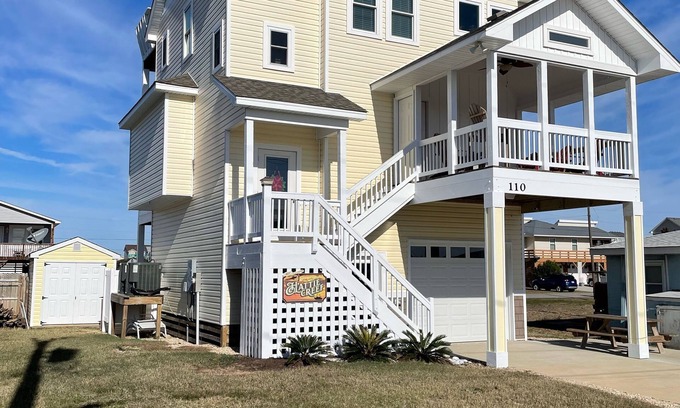 Colington Hütte | Steps from the Avalon Beach and Pier