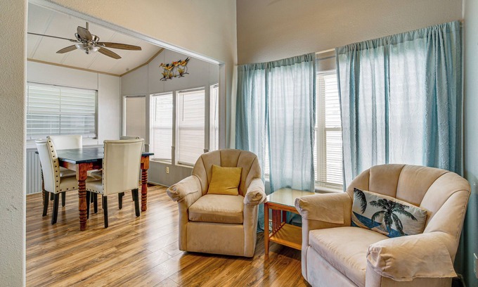 Port Isabel Haus | Steps to Bay! Home w/Pool Access in Port Isabel
