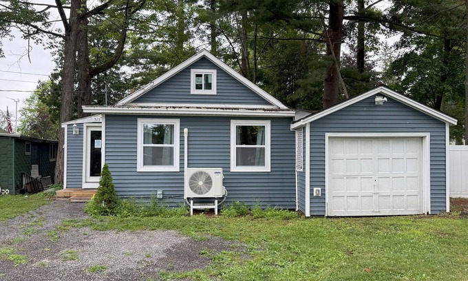 Sylvan Beach Haus | Steps to Beach | 3BR/2BA Gem - Pet Friendly