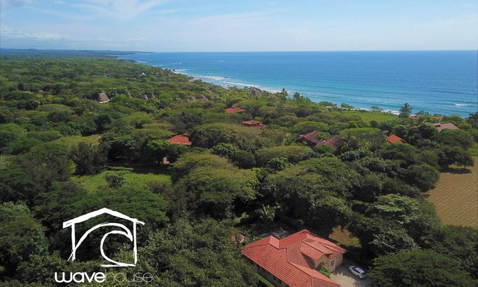 Playa Negra Villa | 6-Bd Ferienhaus mit Pool in Wohnanlage. Schritte zum legendären Surf Break