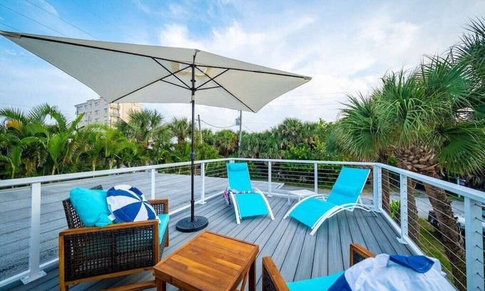 Cocoa Beach Haus | Steps to Beach + River | Family & Pet-Friendly