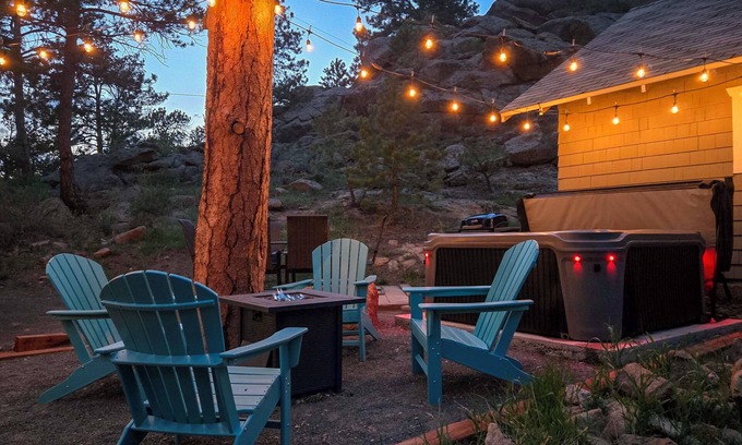 Drake Kabine | Steps to Estes Lake: Mtn-View Hideaway w/ Hot Tub!