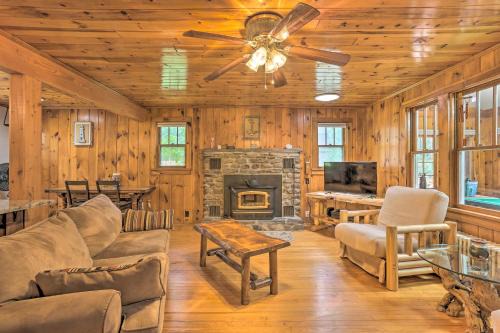 Tafton Haus | Steps to Lake Tafton Cottage with Fire Pit and Grill