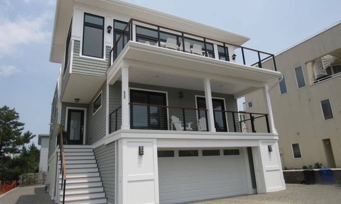 Harvey Cedars Haus | STEPS TO OCEAN 6 Bedroom House w / elevator