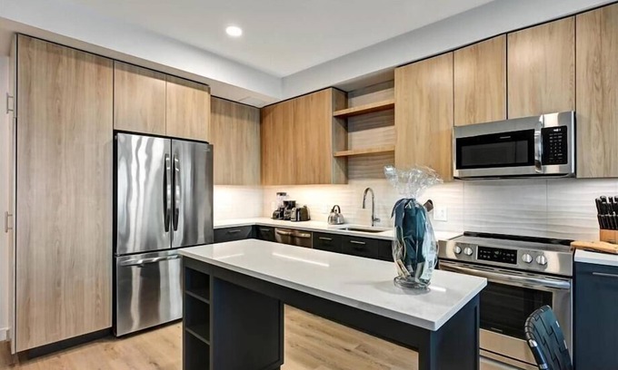 Reston Wohnung | Steps to Reston Village Center | 1BR w/ Pool/Gym/Yoga Deck